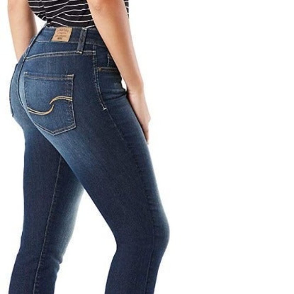 Levis Mid-Rise Capris Size 4